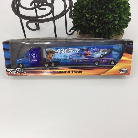 Hot Wheels Diecast Semi Transporter - Picture 6 of 7